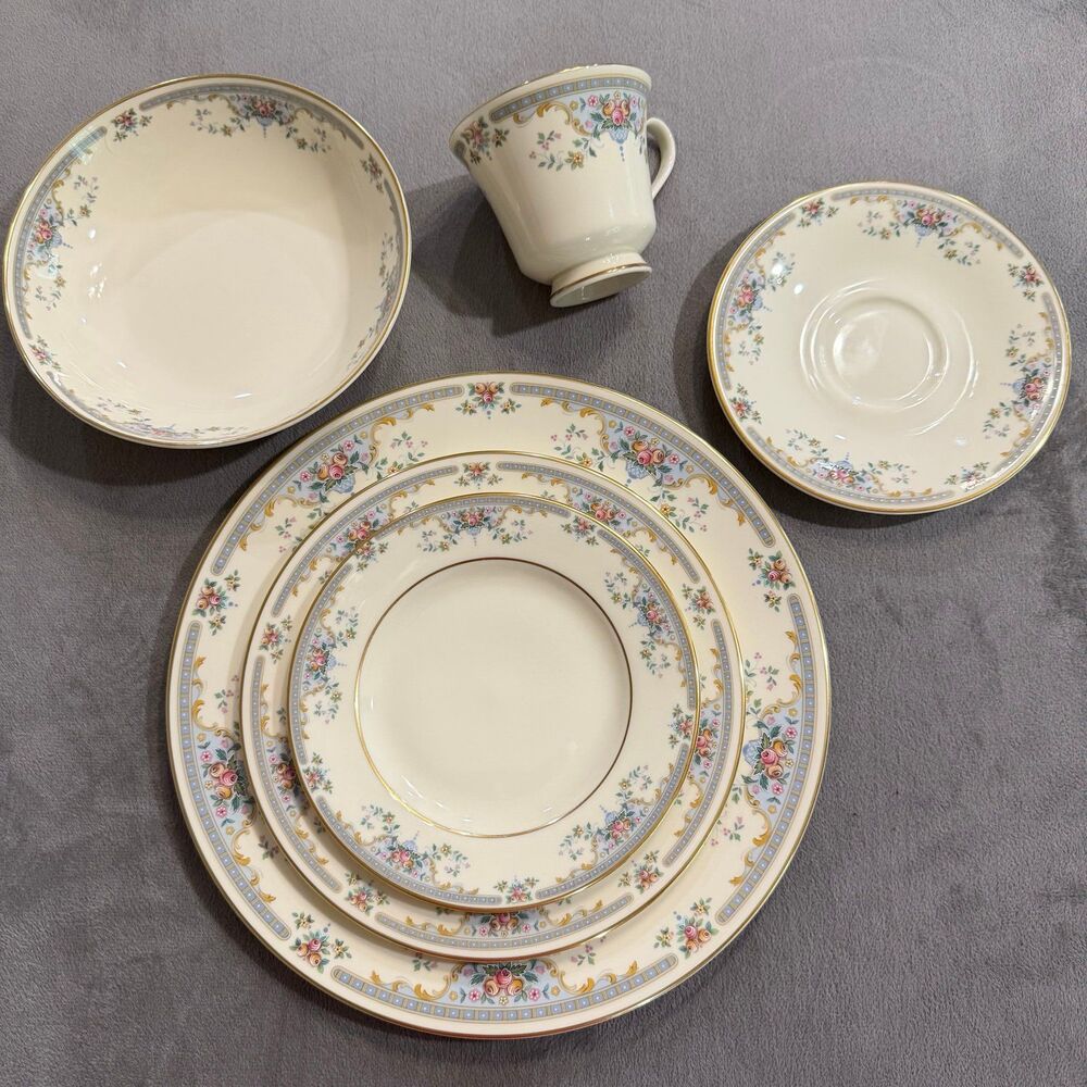 Royal Doulton Juliet 6 Piece Place Setting England Fine Bone China - Picture 1 of 7